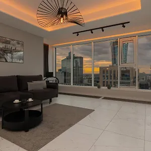  Apartament Luxurious Unique Tower With Skyline By Renters Prestige
